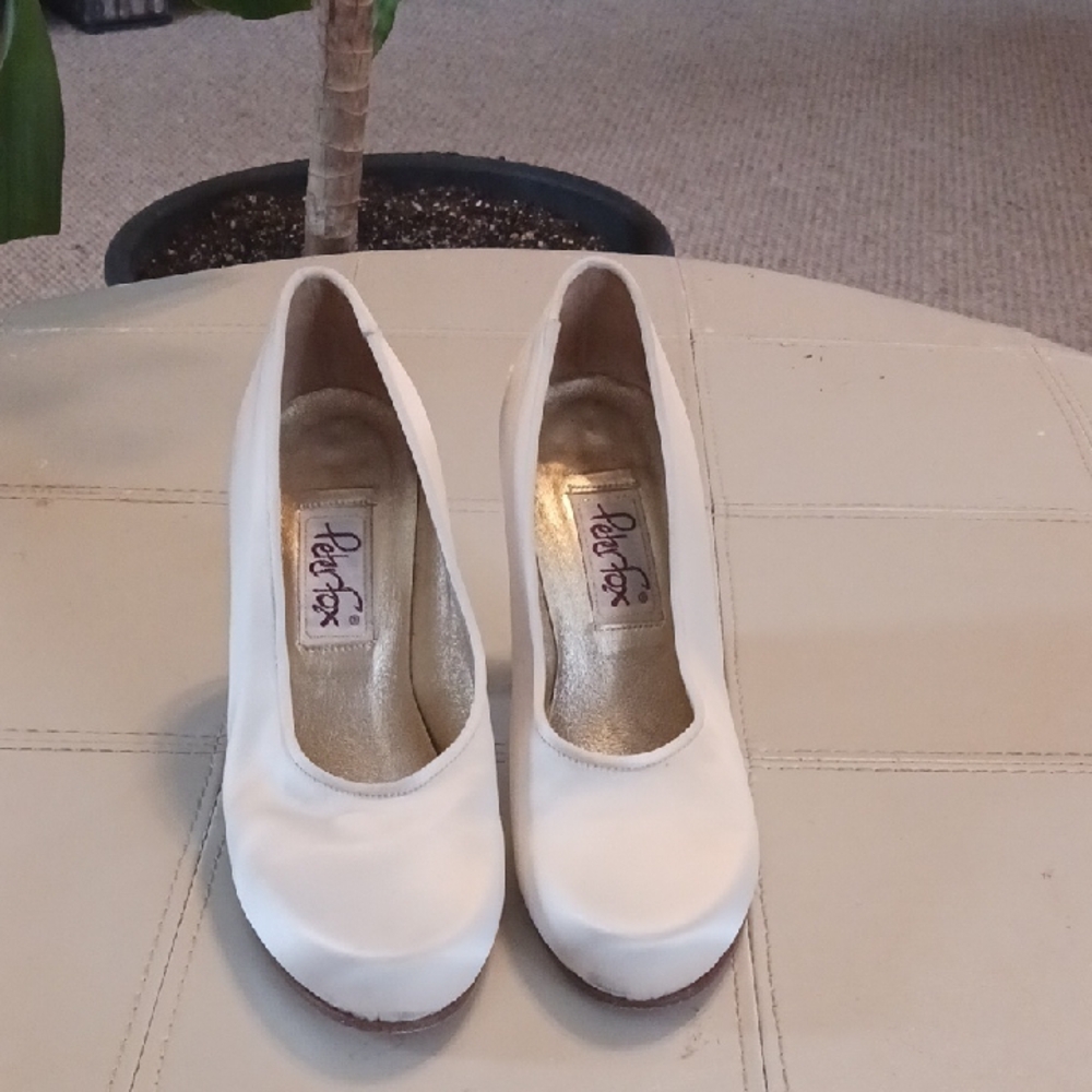 Peter Fox Classic Round Toe Heels